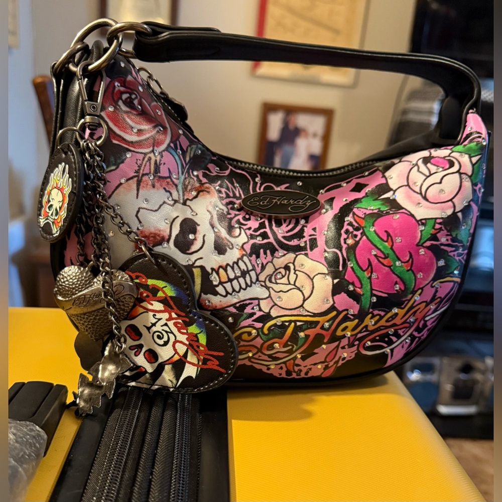 🔥 🐯 ED HARDY Vibrant Skull and Rose Hand Bag.
NWOT